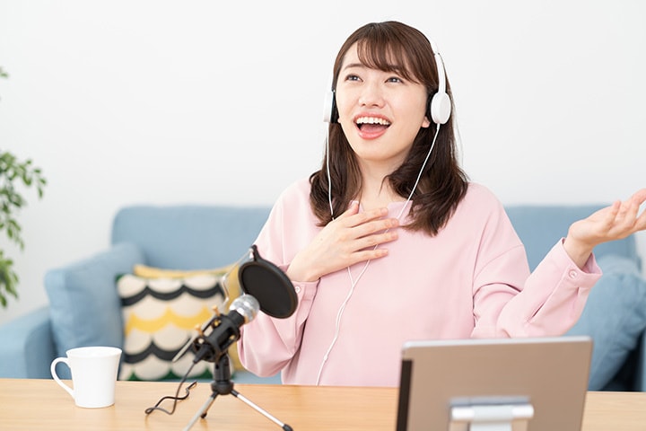 ボイトレ@マスターで発声練習をする女性